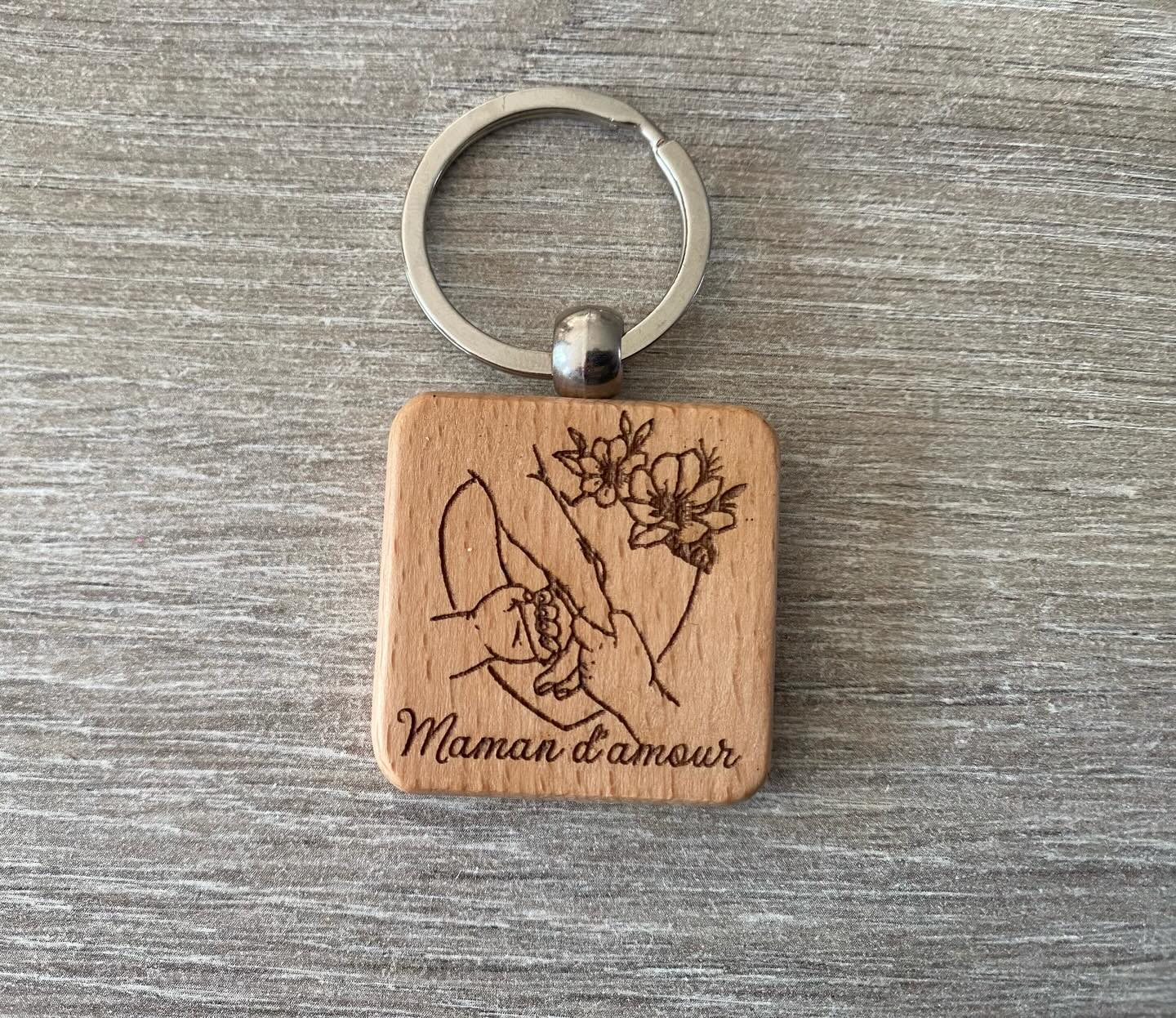 Porte-clés en bois gravé – “Maman d’amour” - Personnalisable