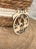 Boule de Noël en bois personnalisée – Père Noël et renne