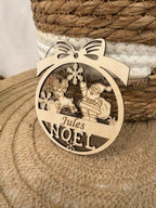 Boule de Noël en bois personnalisée – Père Noël et renne