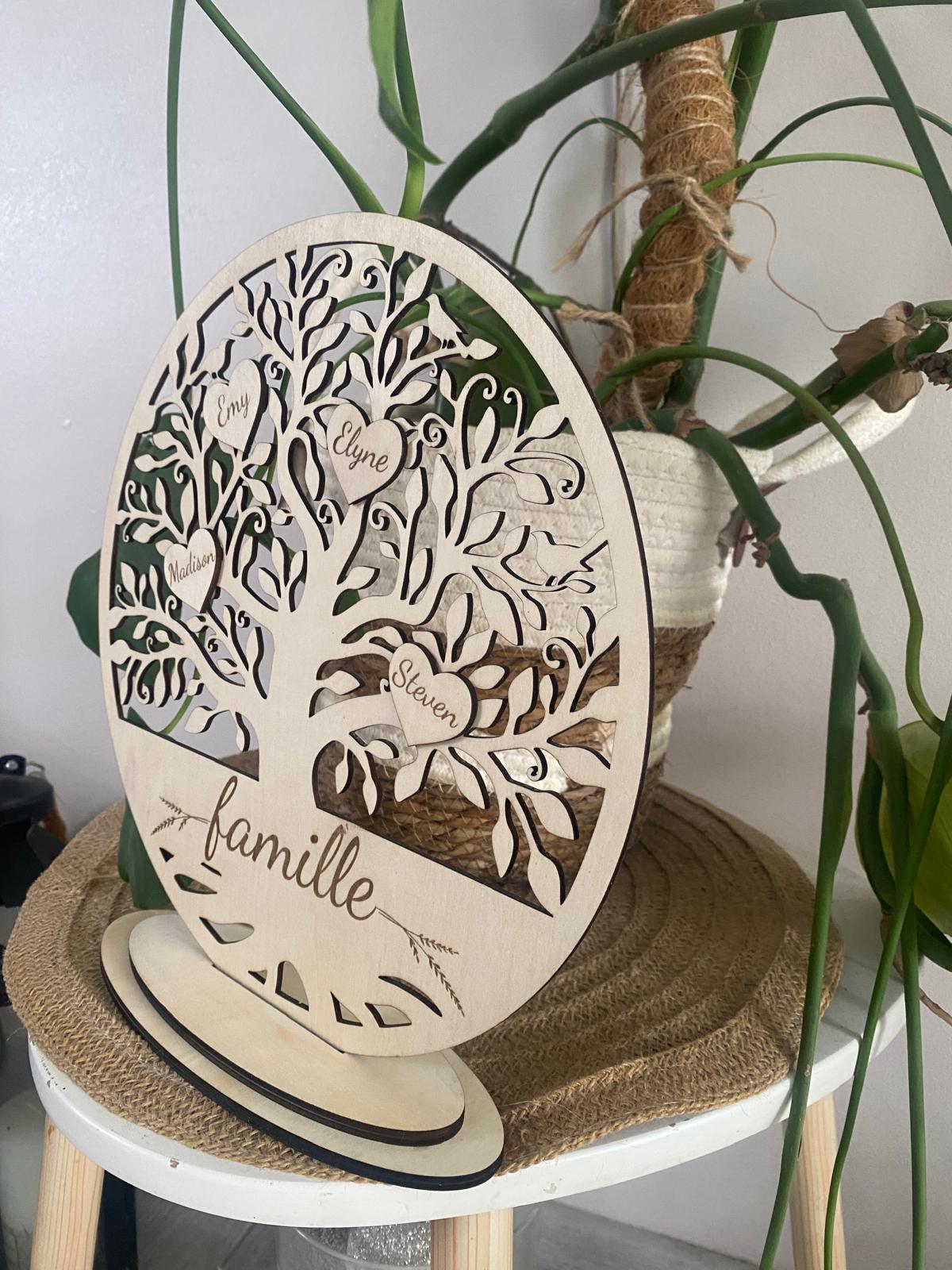 Arbre de Vie Personnalisé en Bois sur socle – Prénoms & Famille