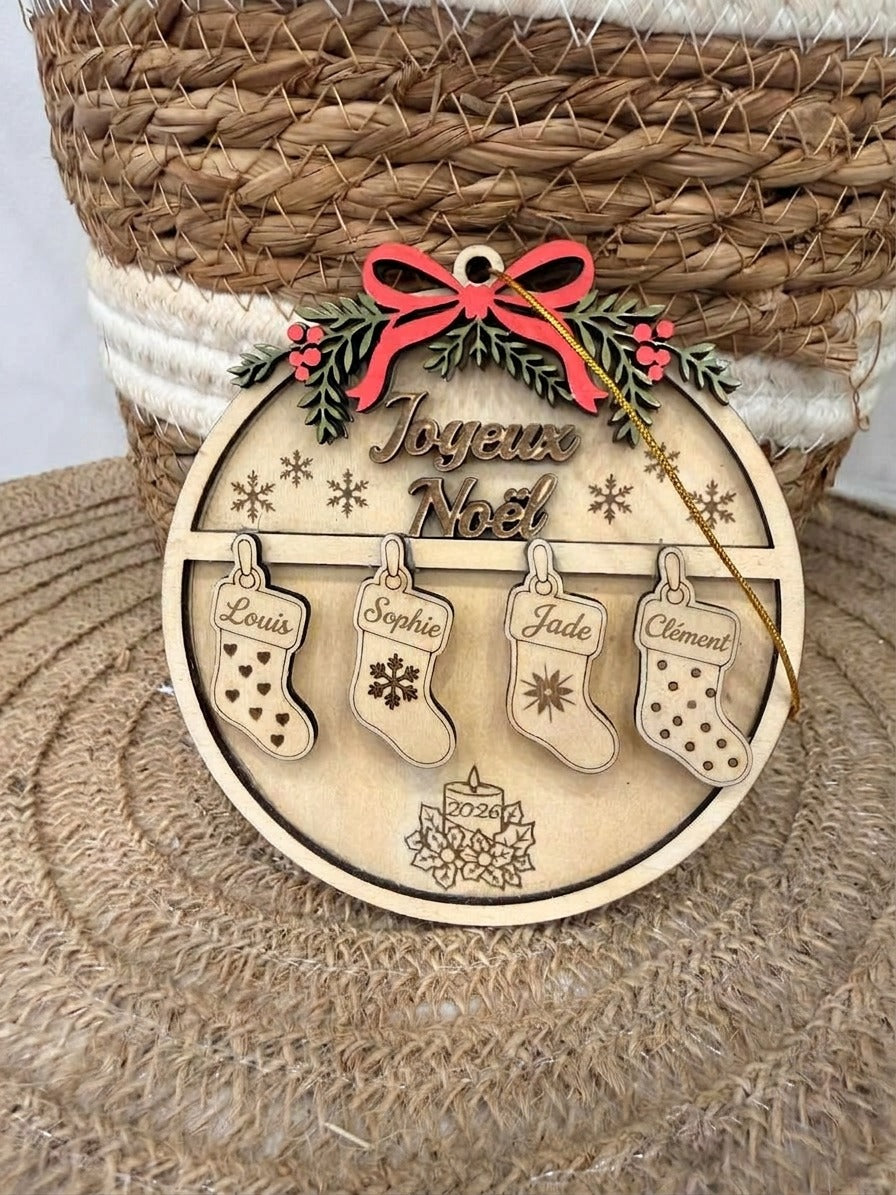 Boule de Noël en bois personnalisée – Chaussettes de famille