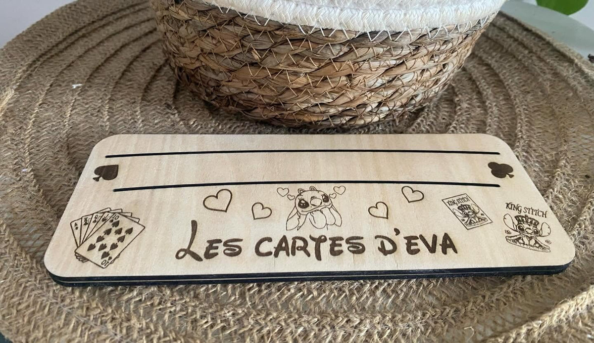 Porte-cartes de jeu personnalisé en bois – Prénom et thème au choix