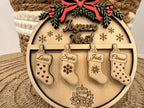 Boule de Noël en bois personnalisée – Chaussettes de famille