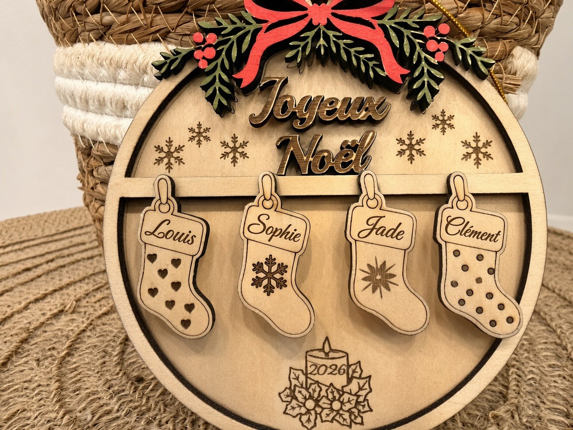 Boule de Noël en bois personnalisée – Chaussettes de famille