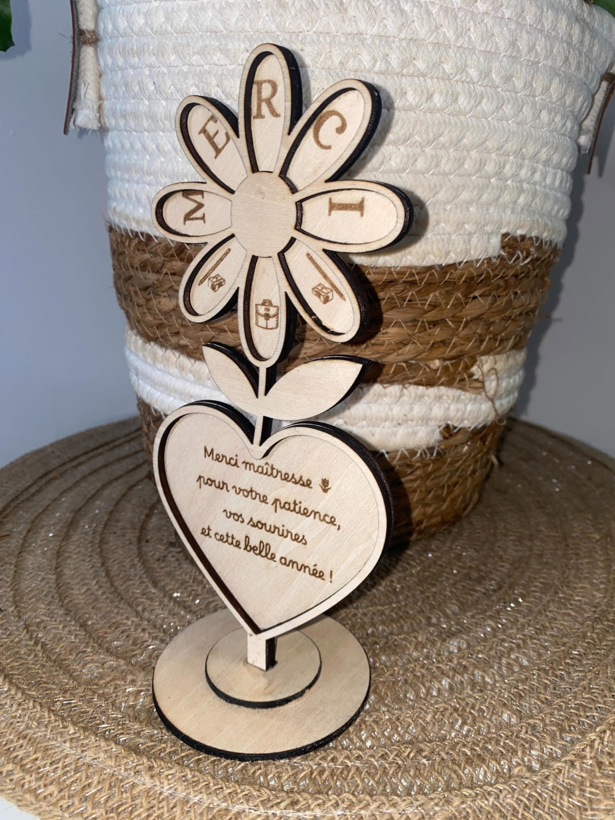 Fleur sur Socle "Merci Maîtresse" en Bois Gravé