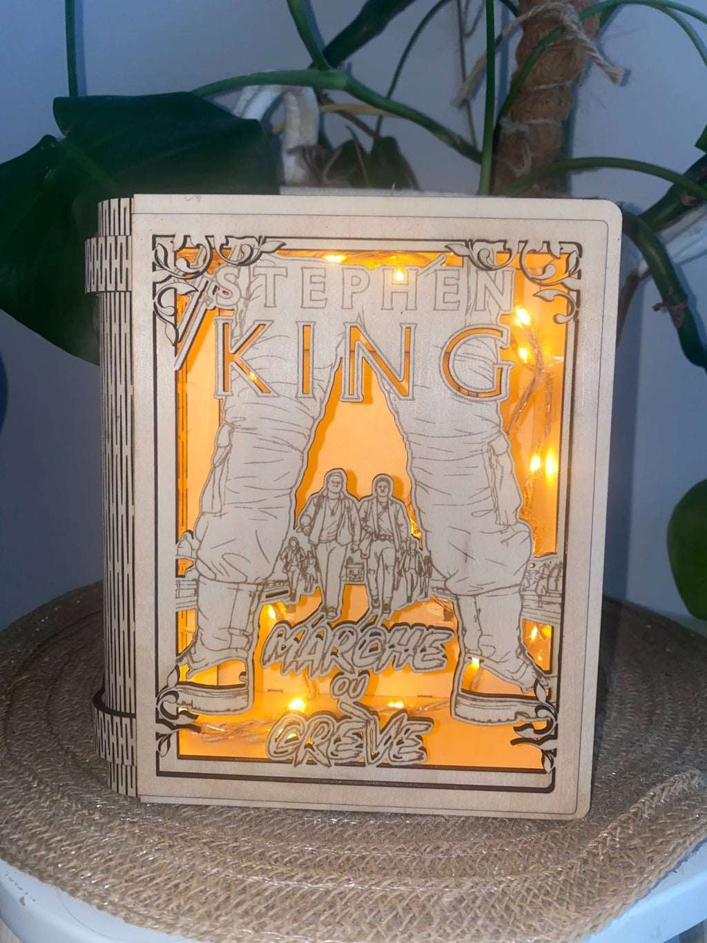 Lampe Livre en Bois Gravée Personnalisée