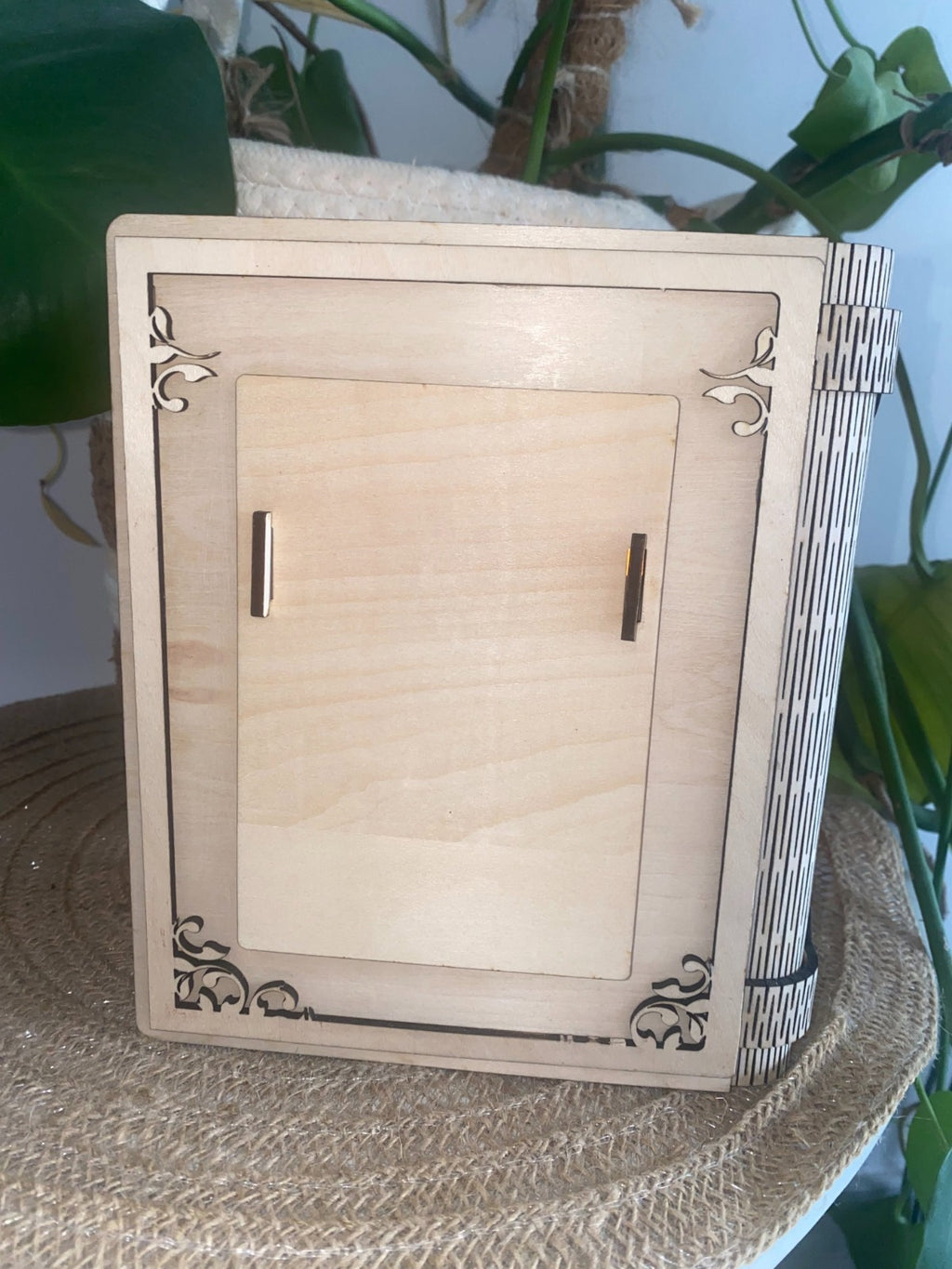 Lampe Livre en Bois Gravée Personnalisée