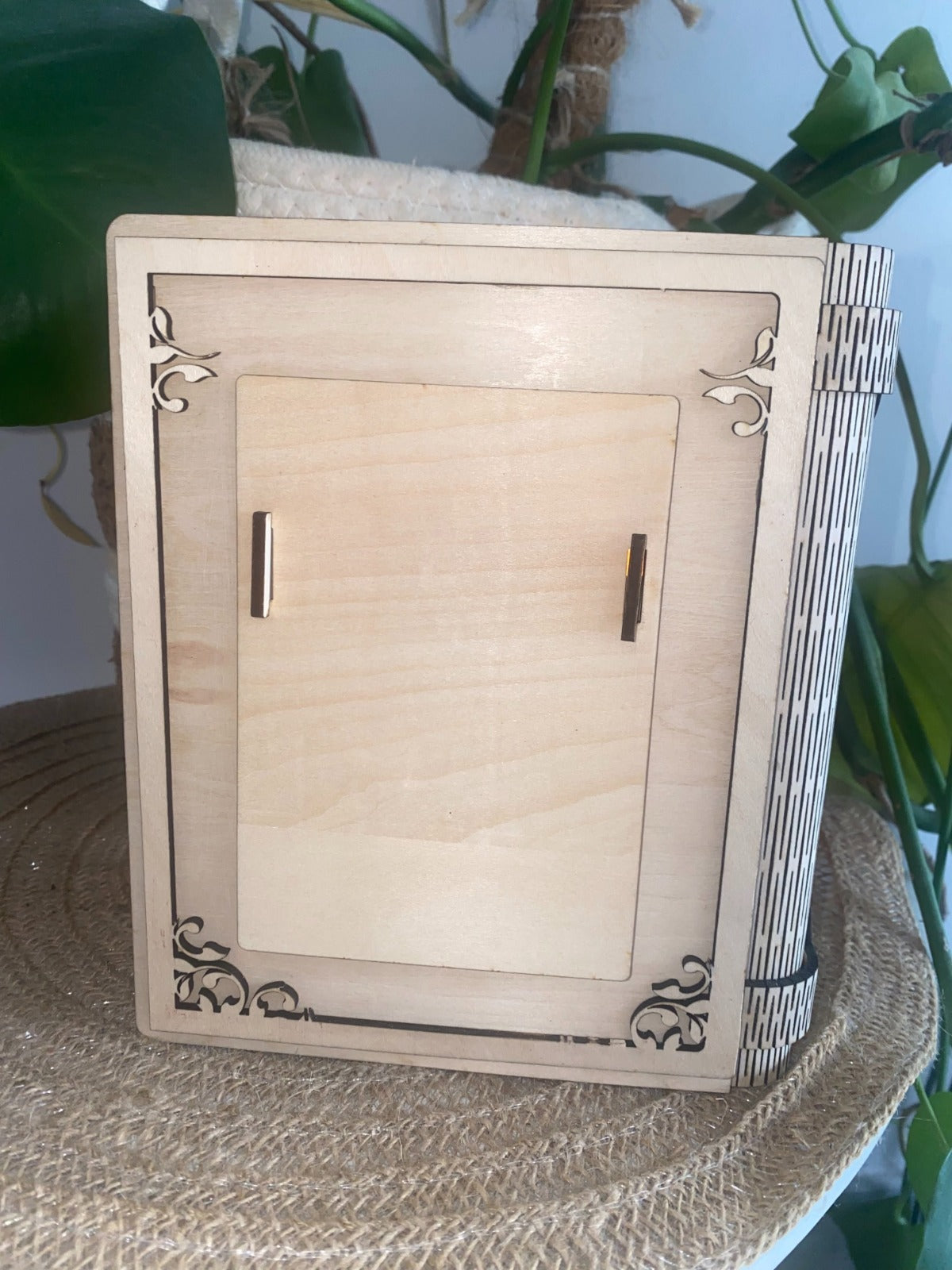 Lampe Livre en Bois Gravée Personnalisée