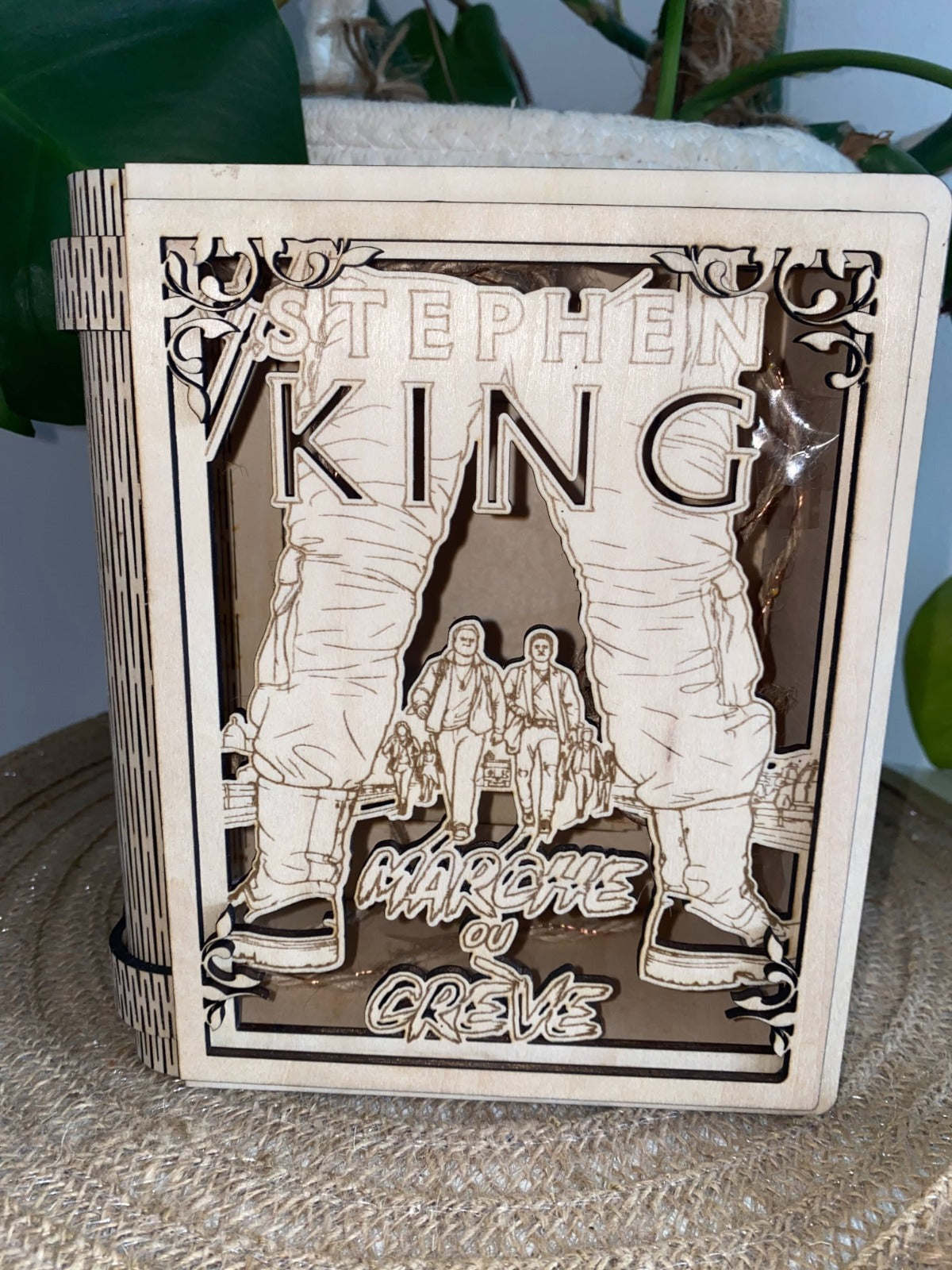 Lampe Livre en Bois Gravée Personnalisée