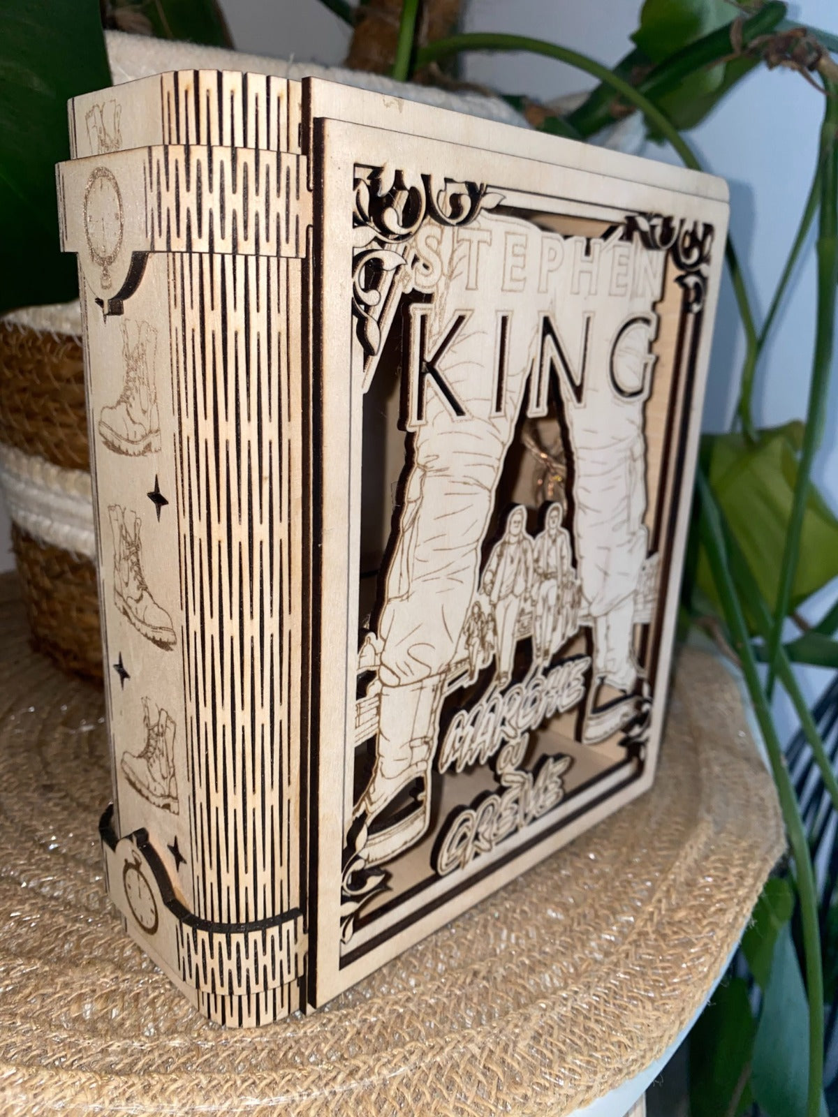 Lampe Livre en Bois Gravée Personnalisée