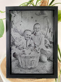 Plaque Acrylique Noire Gravée avec Cadre – Photo Personnalisée