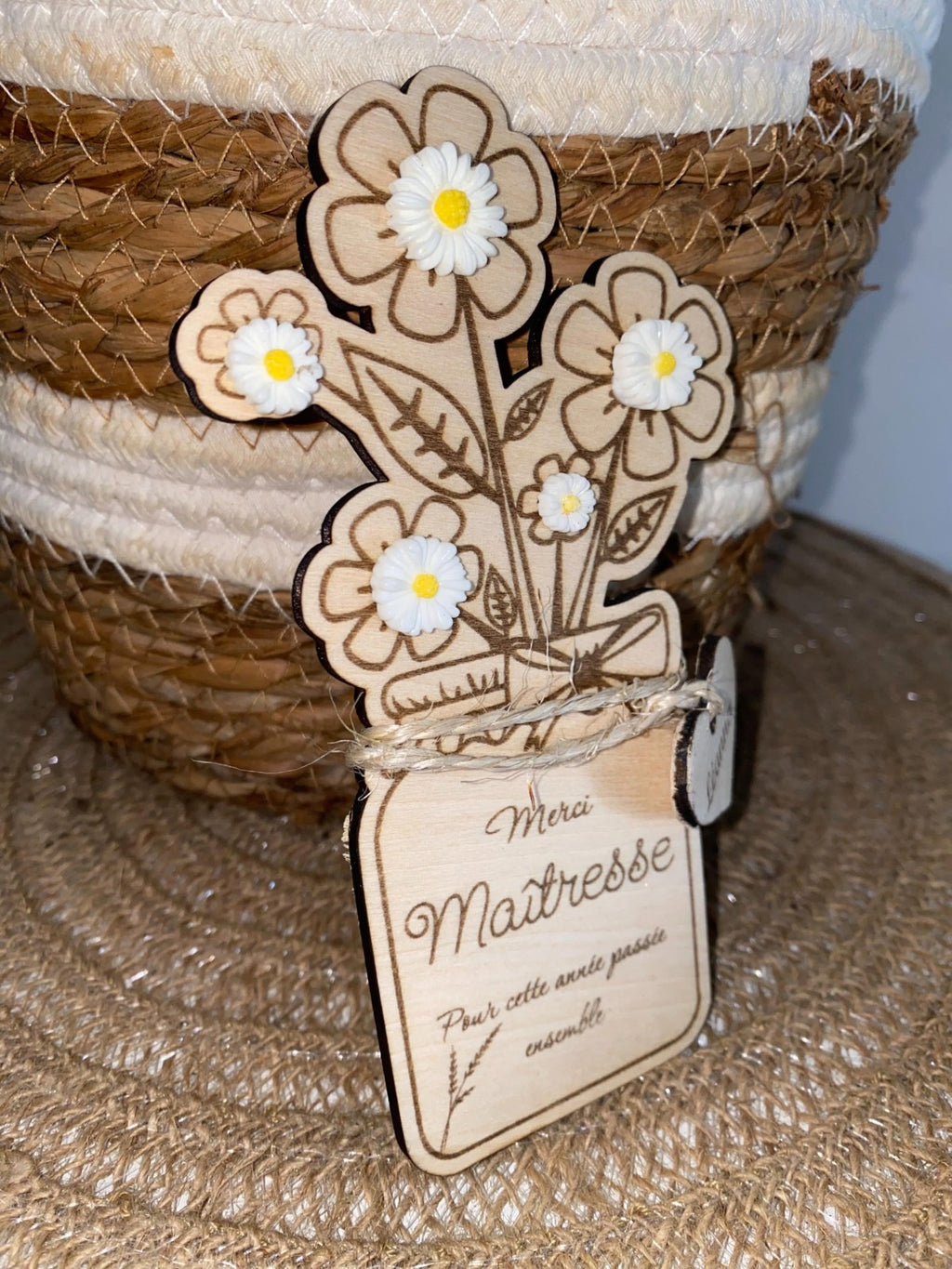 Plaque Bouquet "Merci Maîtresse" en Bois &amp; Fleurs en Résine Personnalisée