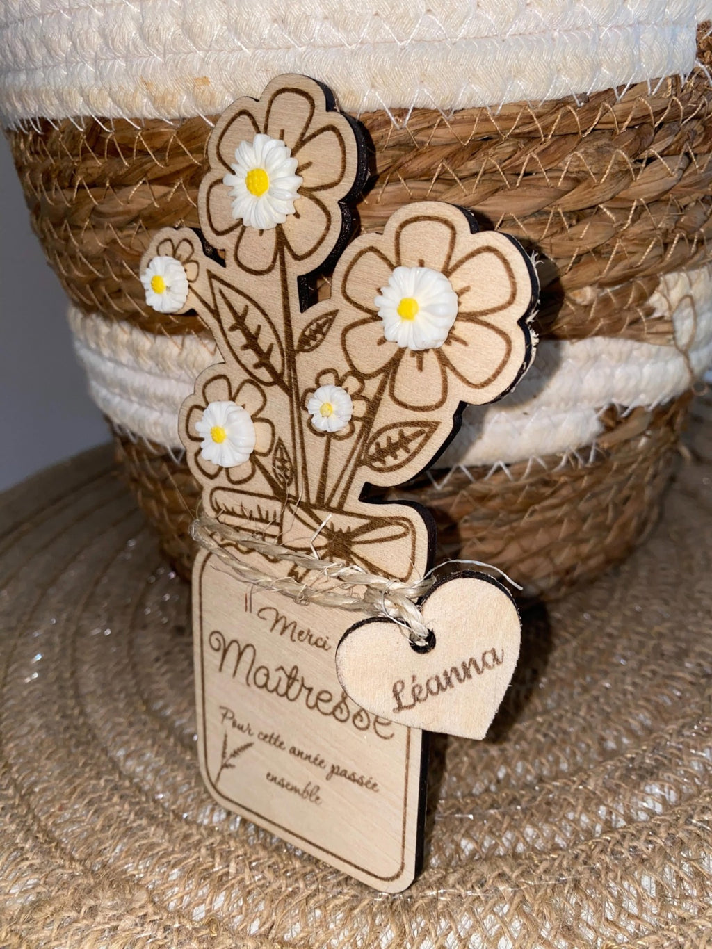 Plaque Bouquet "Merci Maîtresse" en Bois &amp; Fleurs en Résine Personnalisée