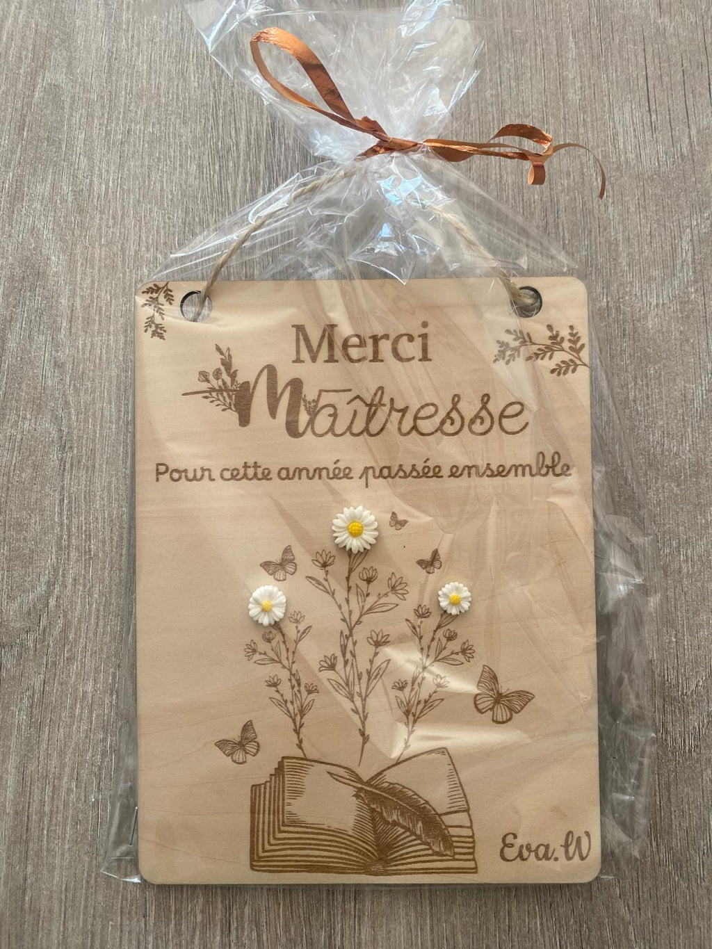Plaque Suspendue "Merci Maîtresse" en Bois Gravé Personnalisée