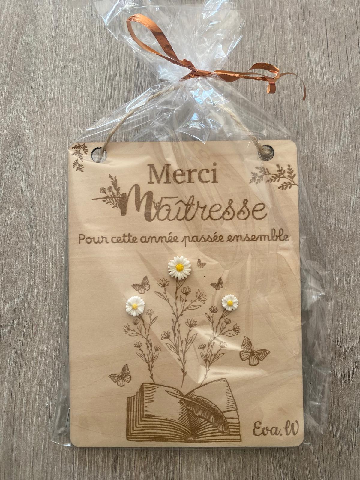Plaque Suspendue "Merci Maîtresse" en Bois Gravé Personnalisée