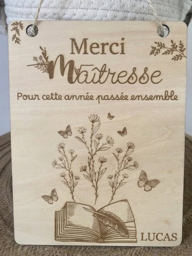 Plaque Suspendue "Merci Maîtresse" en Bois Gravé Personnalisée