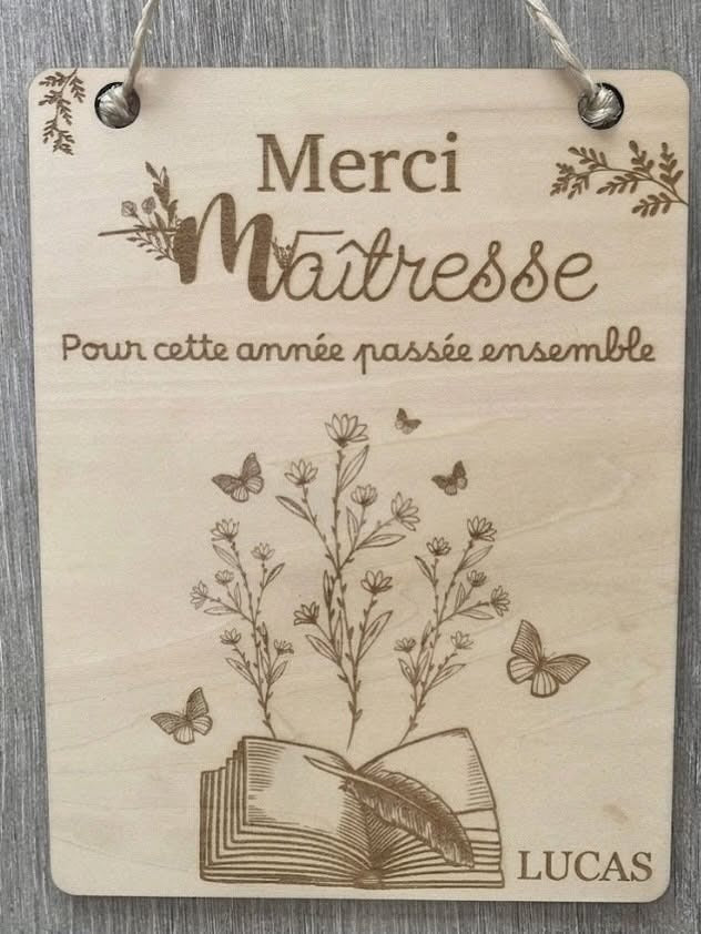 Plaque Suspendue "Merci Maîtresse" en Bois Gravé Personnalisée