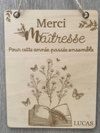 Plaque Suspendue "Merci Maîtresse" en Bois Gravé Personnalisée