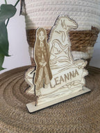 Plaque portrait de jeune sorcier personnalisée en bois