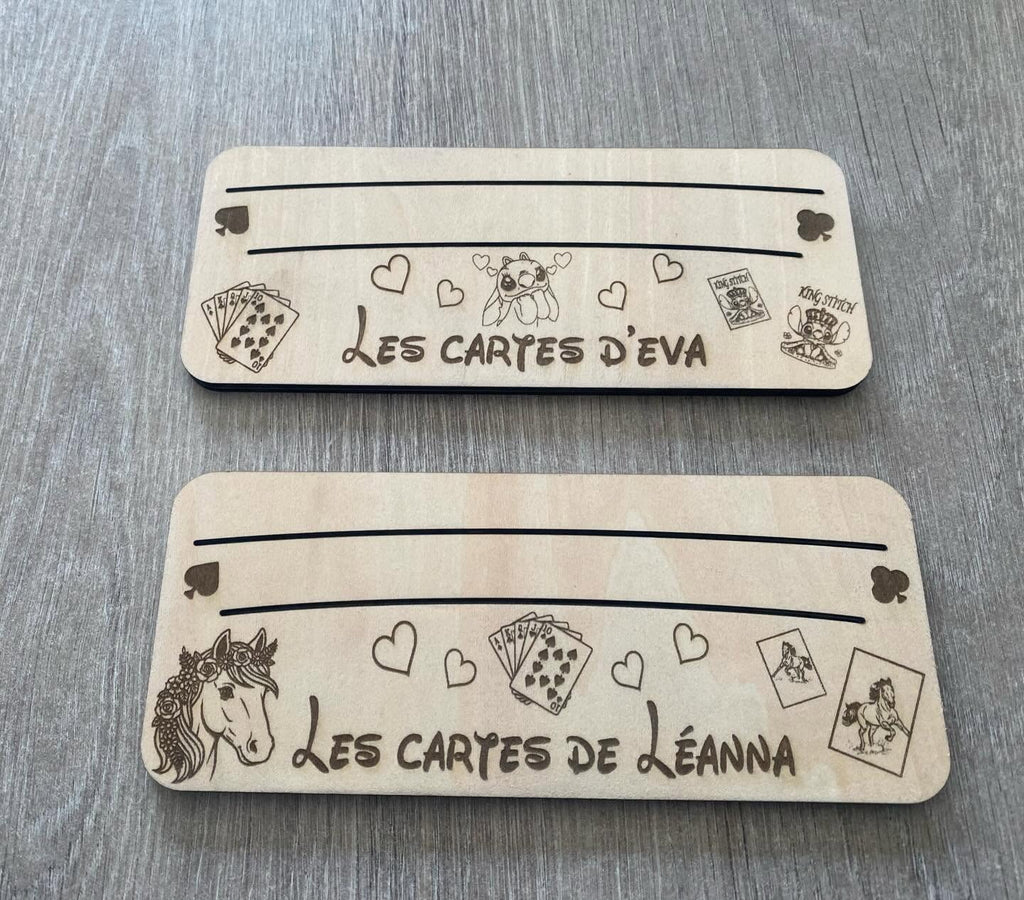 Porte-cartes de jeu personnalisé en bois – Prénom et thème au choix
