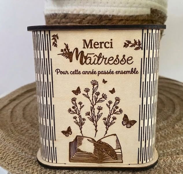 Pot à Crayons en Bois Gravé Personnalisé – Thème au Choix