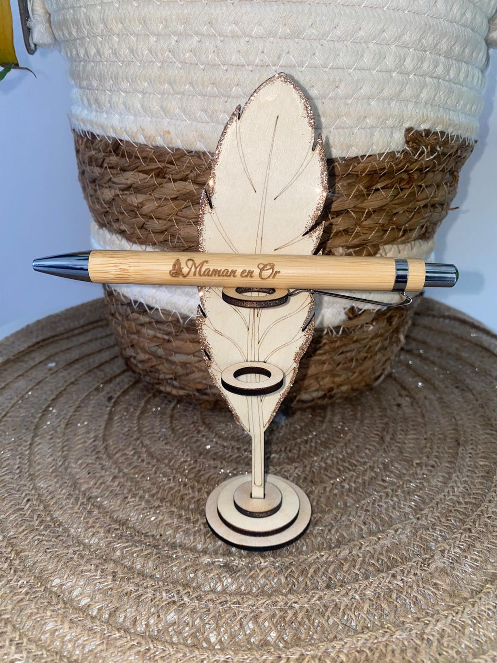 Stylo personnalisé en bois " Maman en Or" avec support plume