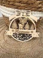 Boule de Noël en bois personnalisée – Renne et sapins