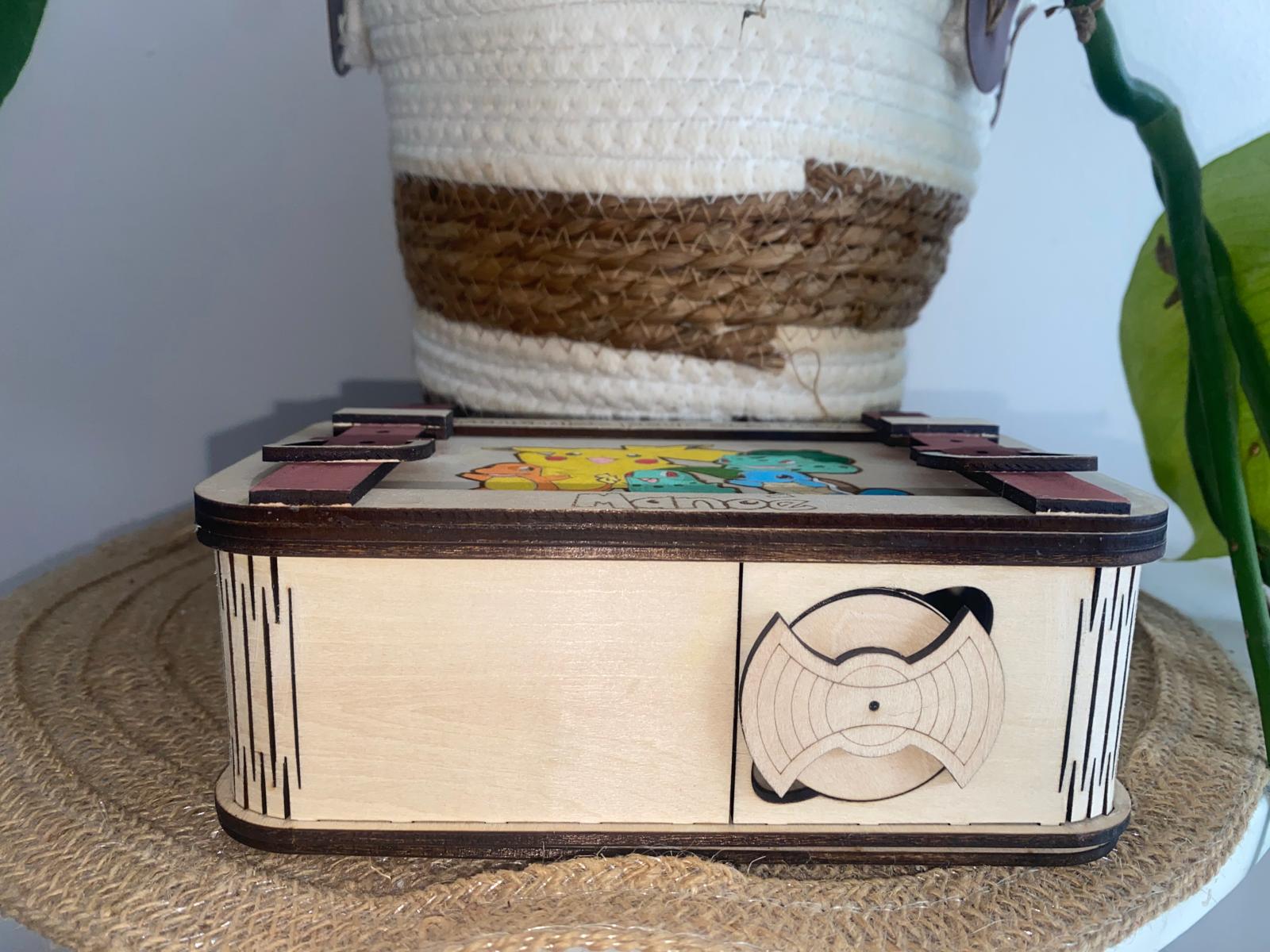 Tirelire valise personnalisée en bois sans couleur– Création sur mesure