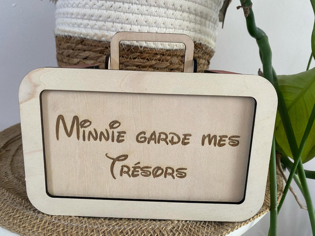 Tirelire valise personnalisée en bois avec couleurs– Création sur mesure