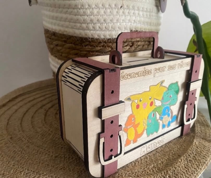 Tirelire valise personnalisée en bois avec couleurs– Création sur mesure