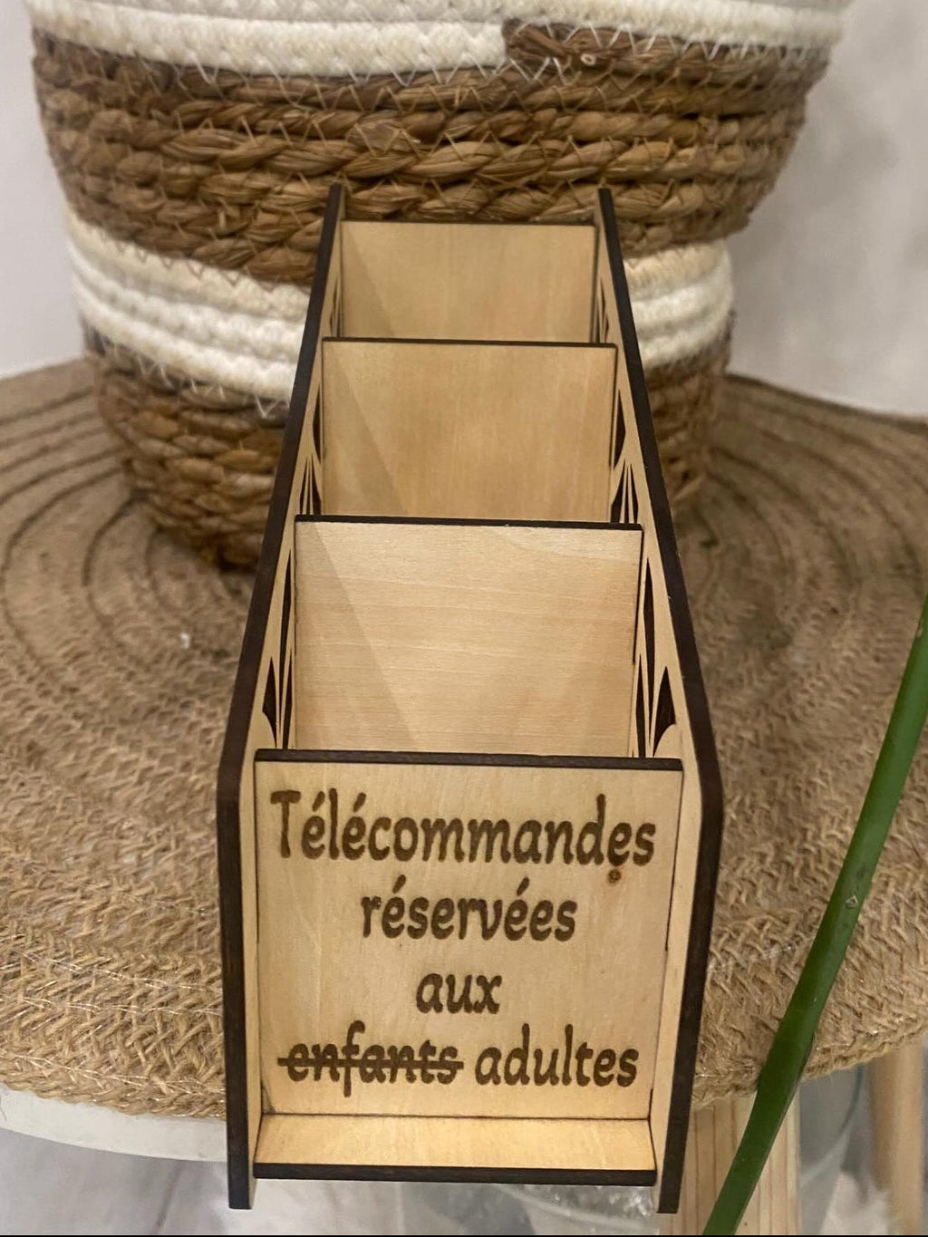 Porte télécommande en bois personnalisable – rangement télécommandes salon